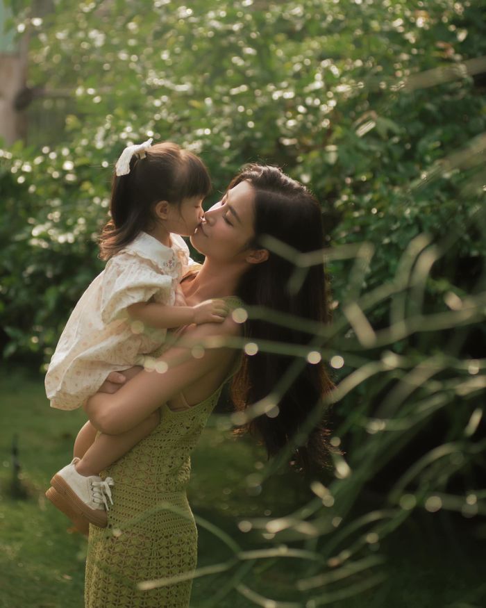 Bộ ảnh mừng sinh nhật 2 tuổi của con gái Đông Nhi - Ông Cao Thắng