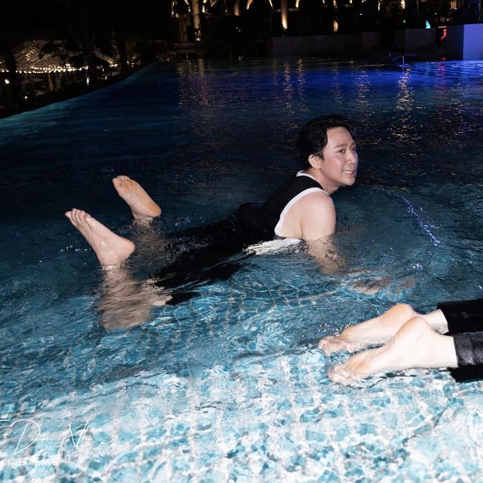 Bồng bế Sam trong tiệc cưới Diệu Nhi, Trấn Thành bị vợ nhắc nhẹ