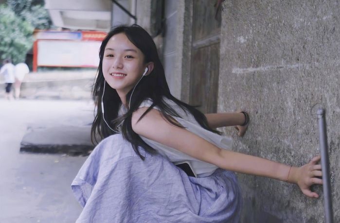 Cô bé từng bị cấm “tu sửa” vì quá đẹp nay cao lớn phổng phao