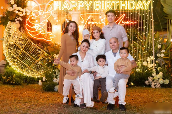 Cô giáo Văn Thùy Dương nuôi con cực nhàn: Bố mẹ phải làm gương