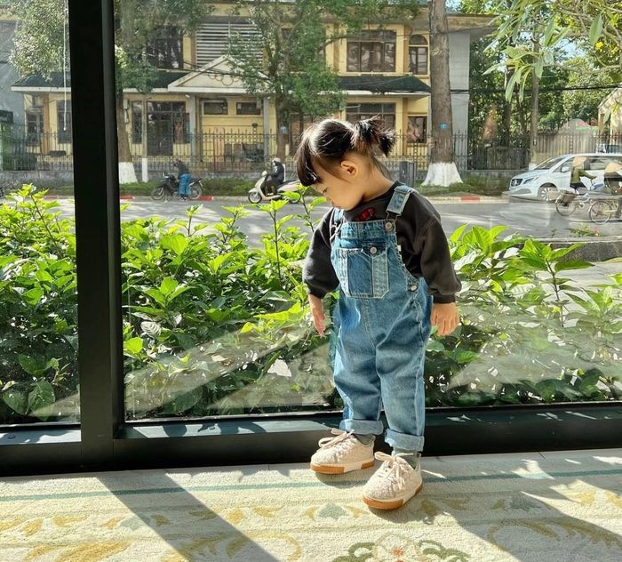 Con gái Cường Đô La mới 2 tuổi đã có bộ sưu tập túi hiệu trăm triệu