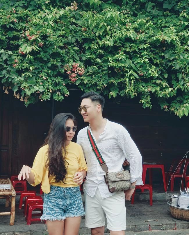 Con gái Mạnh Trường 13 tuổi đã dáng thiếu nữ, biết cầm kì thi họa