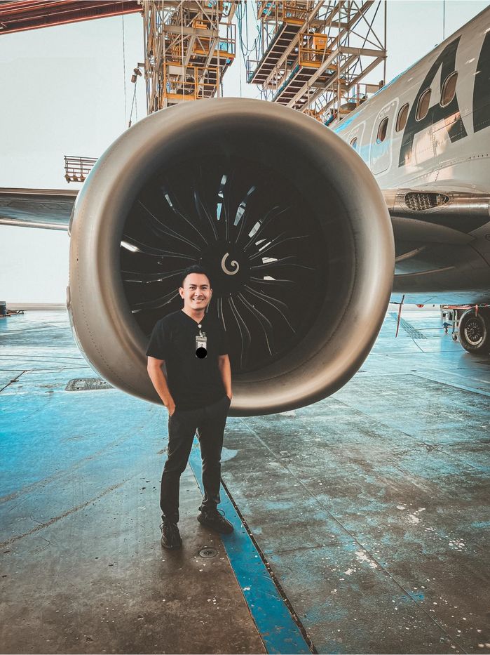 Con trai Hoài Linh làm kỹ sư máy bay: chi 1,3 tỷ đồng để đi du lịch