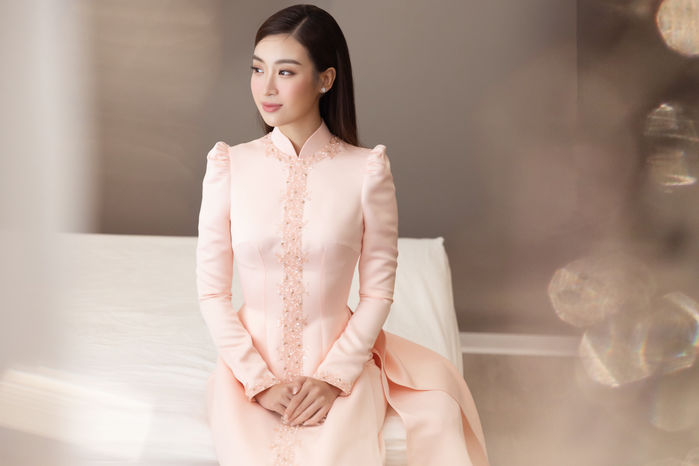 Đám cưới Hoa hậu Đỗ Mỹ Linh: Cô dâu xinh như công chúa, nền nã có thừa