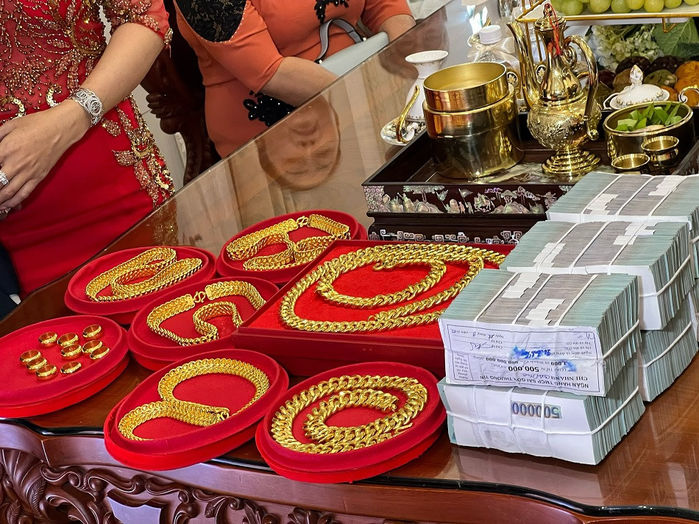 Cô dâu, chú rể khởi nghiệp thành công: Lấy giỏ đựng gà hốt sổ đỏ