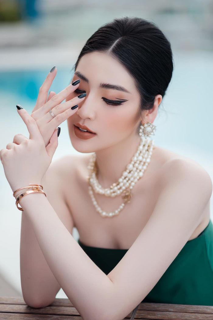 Dàn hậu Việt làm dâu hào môn: Dương Tú Anh sang chảnh khó ai bì