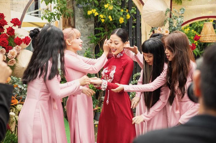 Dàn nghệ sĩ dự lễ cưới của Liêu Hà Trinh: Đông Nhi bất ngờ xuất hiện
