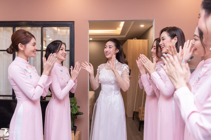 Nhà chồng tỷ phú đi xích lô sang hỏi cưới Hoa hậu Đỗ Mỹ Linh