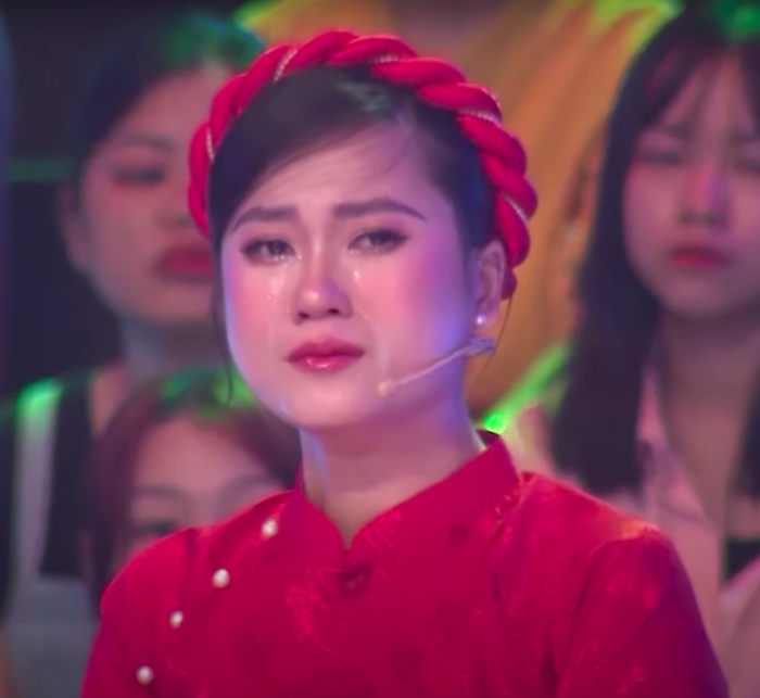 Dàn sao Việt bật khóc khi hình ảnh Phi Nhung xuất hiện trên sân khấu