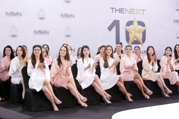 Dàn thí sinh Hoa hậu Siêu quốc gia rực lửa với trang phục áo tắm