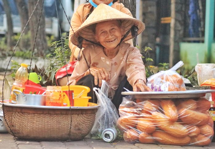 Bị cắt điện vì không có tiền đóng, ông bà cụ vẫn không nhận hỗ trợ