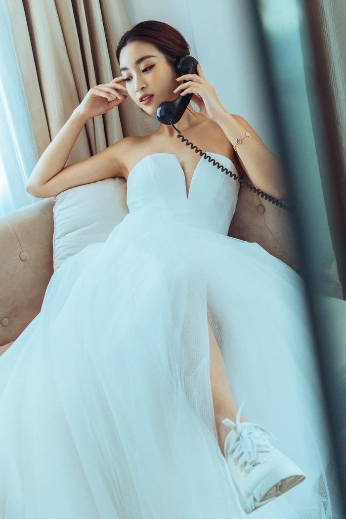 Đỗ Mỹ Linh bất ngờ khoe ảnh cưới cùng thiếu gia nghìn tỷ
