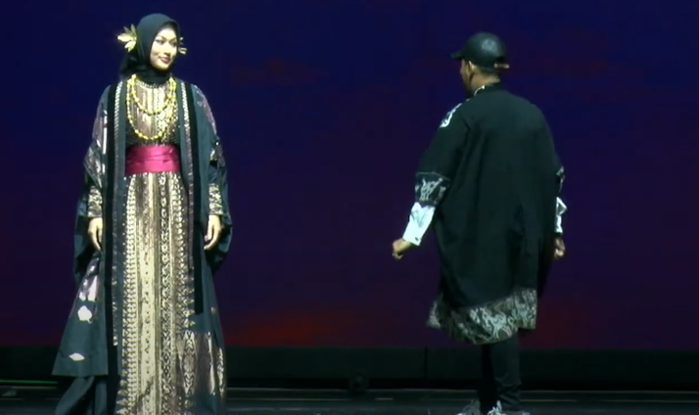 Đoàn Thiên Ân catwalk như vedette ở Jakarta Muslim Fashion Week