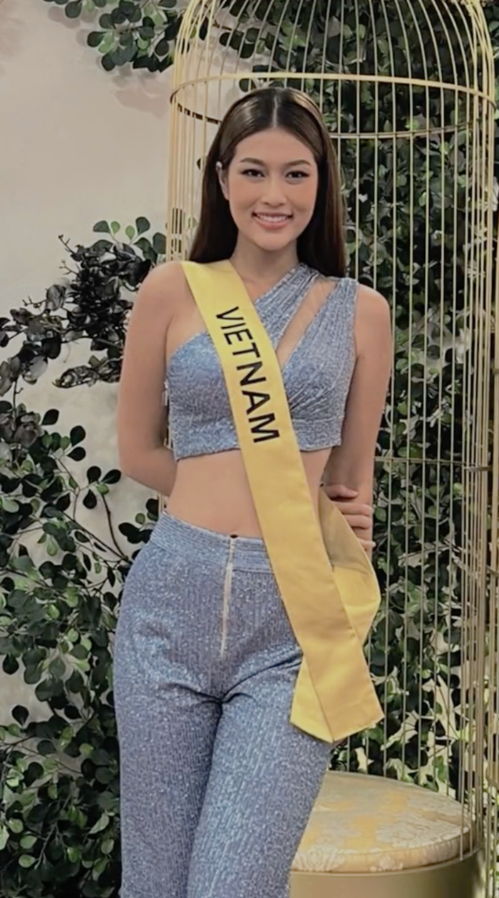 Đoàn Thiên Ân gặp sự cố mặc quần ngược tại Miss Grand International