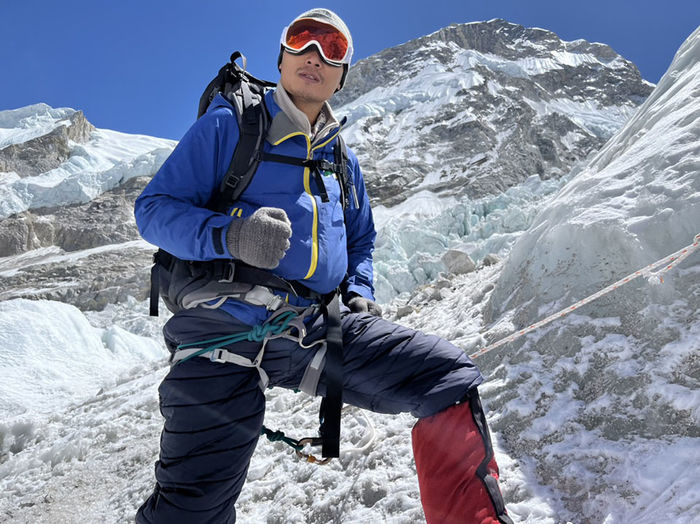 Cặp đôi người Việt leo lên đỉnh Everest trong 2 tuần để cầu hôn