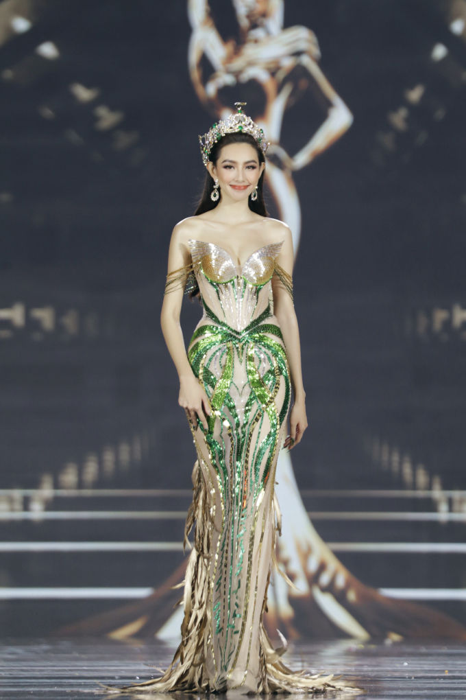 Thùy Tiên thừa nhận áp lực lần final walk cuối cùng trước 11.000 người