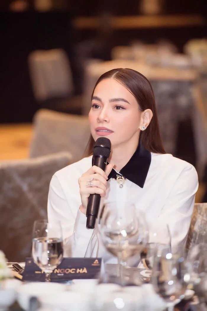Gia đình Hà Hồ đi Mỹ, ở nhà khách không mời ghé thăm
