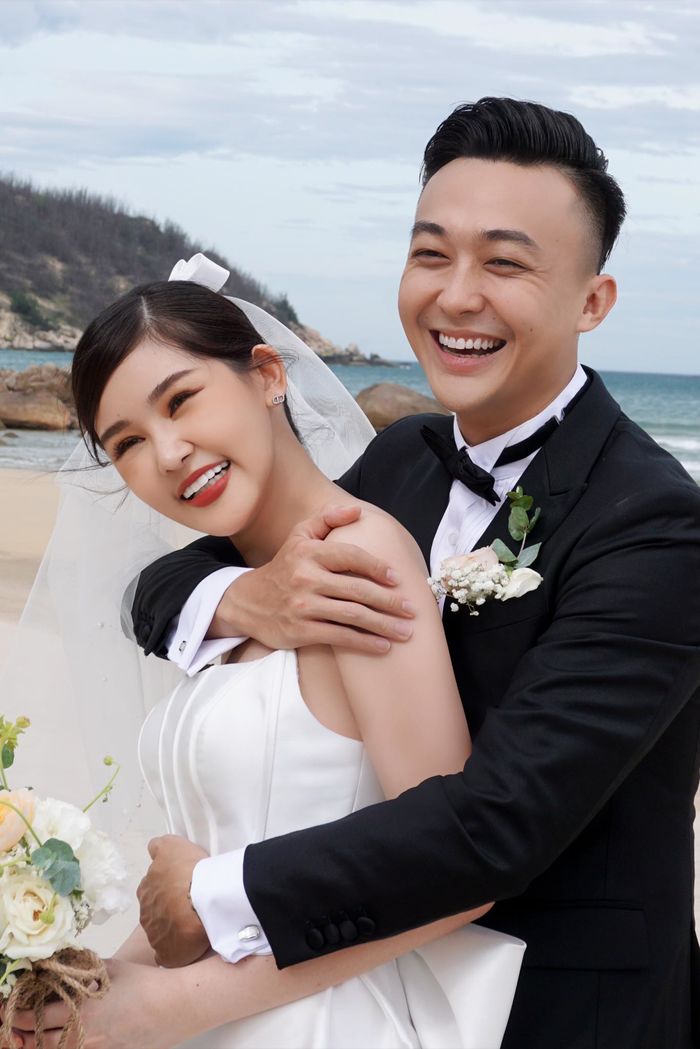 Thiệp cưới của Ngân Anh và chồng BTV: Chi tiết đến từng khung giờ