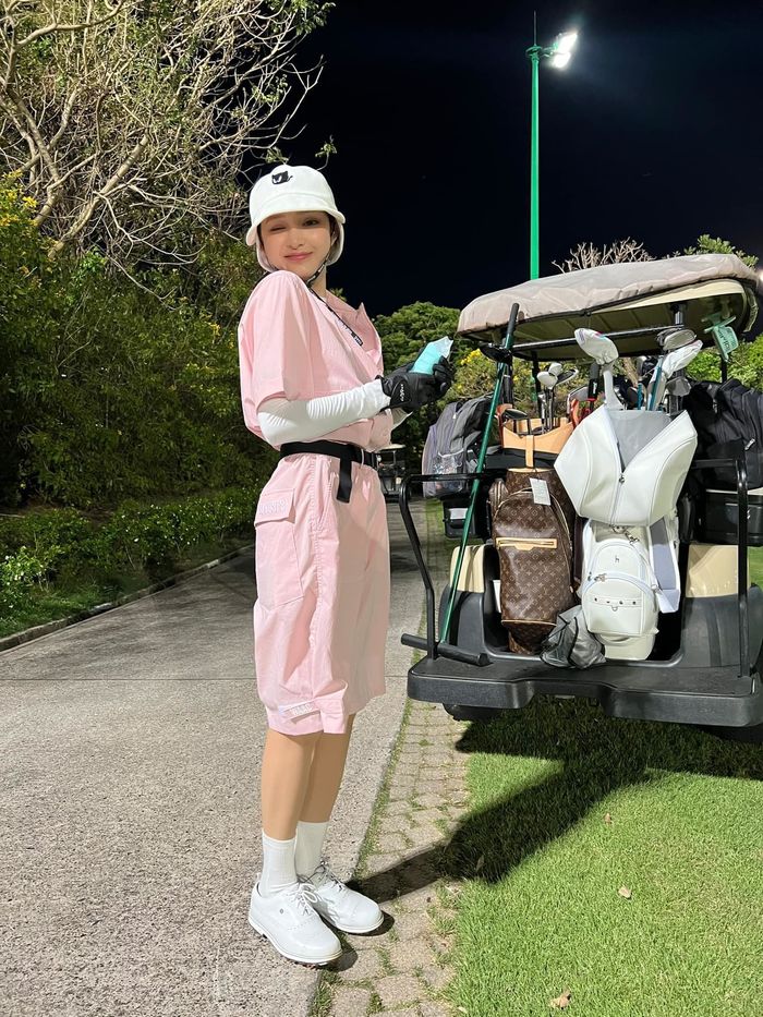 Hiền Hồ sang chảnh check-in sân golf sau 6 tháng vướng ồn ào