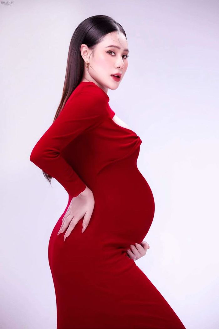 Hồ Bích Trâm khoe sắc ở tháng thứ 7 thai kỳ: Tăng 16kg vẫn năng động