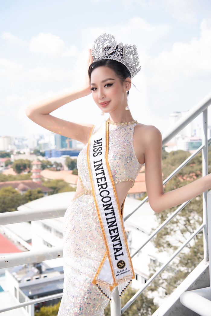 Hoa hậu Bảo Ngọc khoe thành tích khi bị Á hậu MGT nghi ngờ năng lực