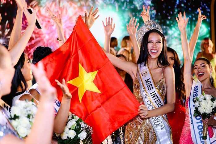 Hoa hậu Bảo Ngọc khoe thành tích khi bị Á hậu MGT nghi ngờ năng lực