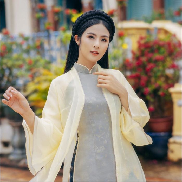Hoa hậu Việt chăm tóc kiểu bình dân với trứng gà, nước gạo, bồ kết