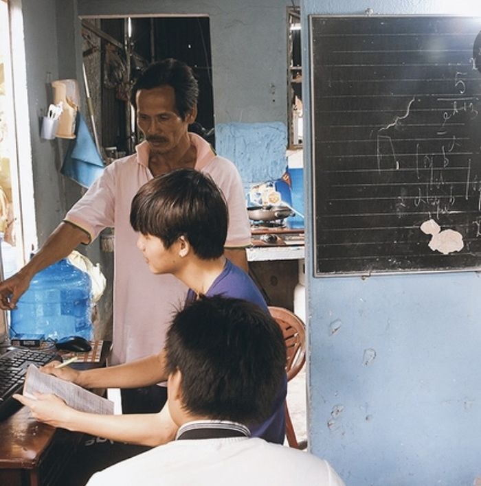 Hội phụ huynh cùng thi với con: Mẹ gần 60 tuổi đỗ luôn đại học