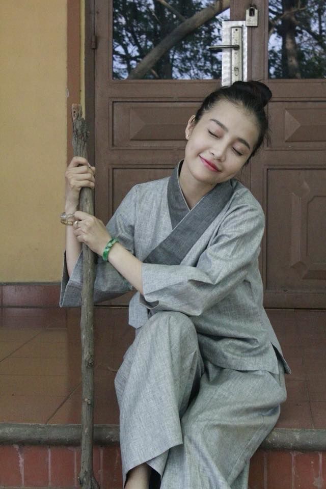 Hot girl hình xăm khoe bạn gái sau khi chuyển giới thành con trai
