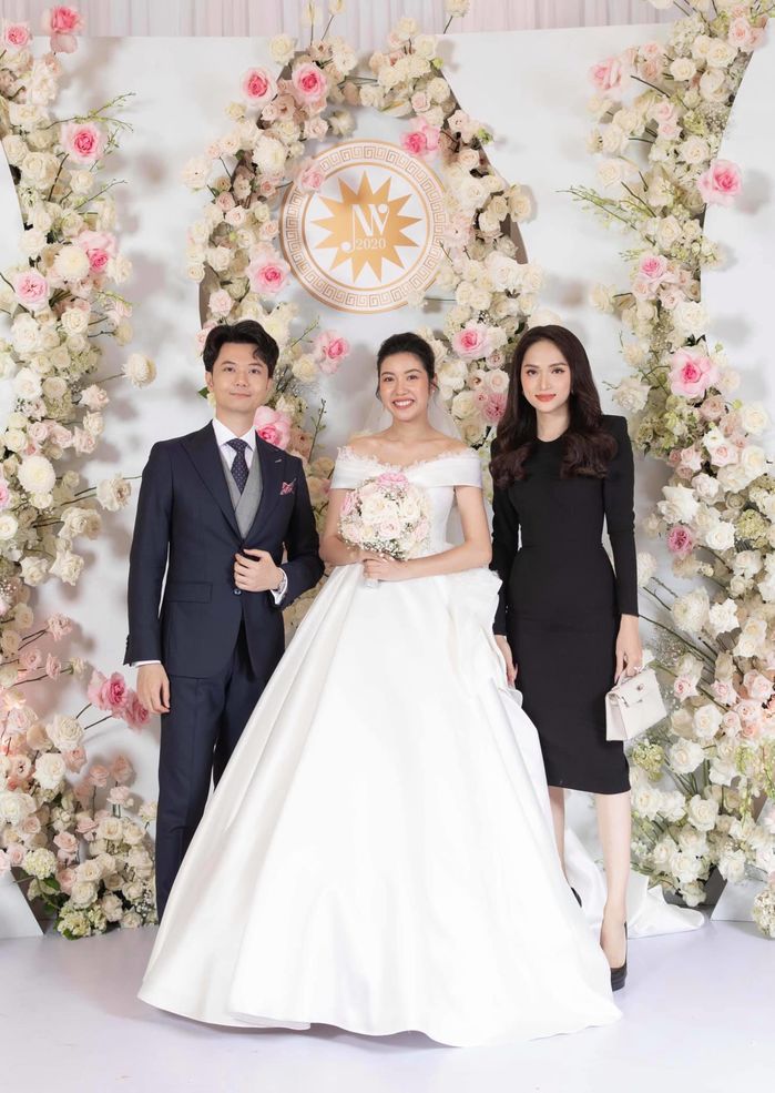 Hương Giang mặc tinh tế đi đám cưới: Luôn nhường spotlight cho cô dâu