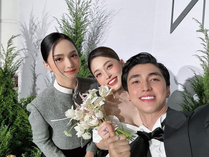Hương Giang mặc tinh tế đi đám cưới: Luôn nhường spotlight cho cô dâu