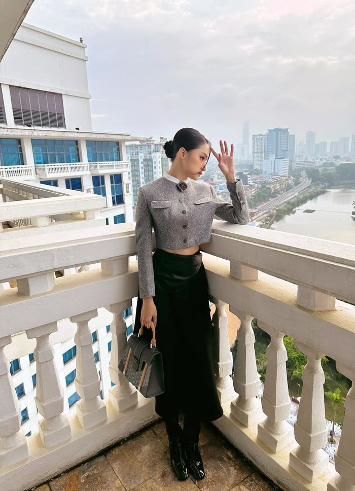 Hương Giang mặc tinh tế đi đám cưới: Luôn nhường spotlight cho cô dâu