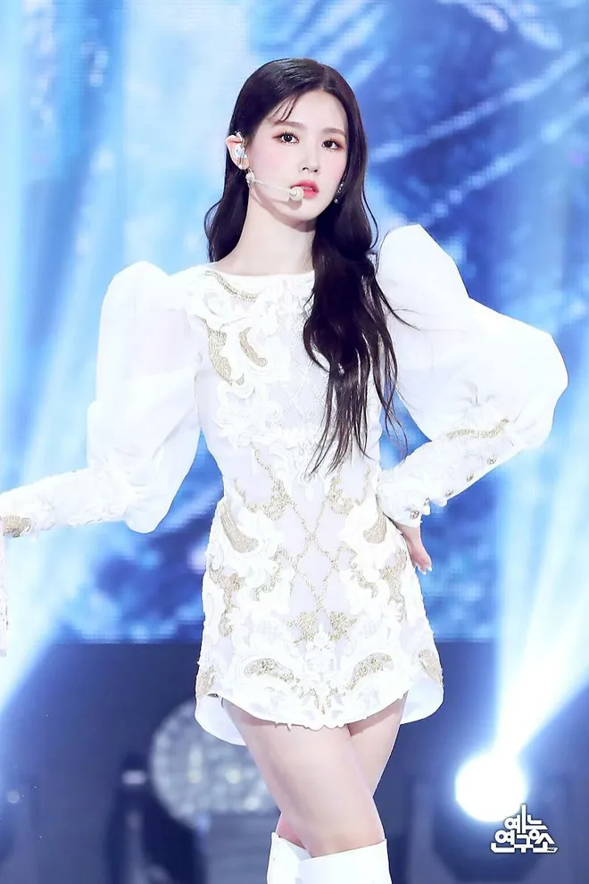 Idol có vibe công chúa, hào quang ngút ngàn: Irene, Miyeon chanh sả