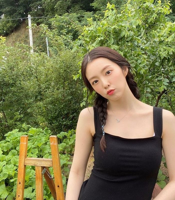Idol có xương quai xanh quyến rũ: Jennie khiến fan lụi tim