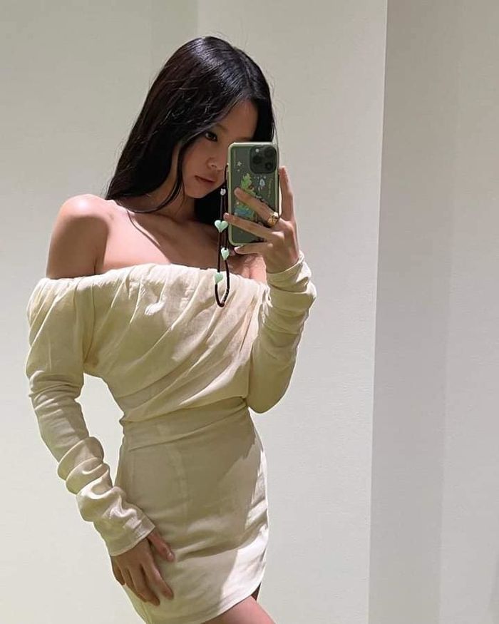 Idol có xương quai xanh quyến rũ: Jennie khiến fan lụi tim