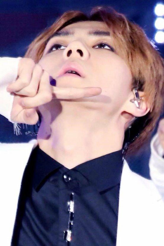 Idol Kpop niềng răng khi trở thành người nổi tiếng