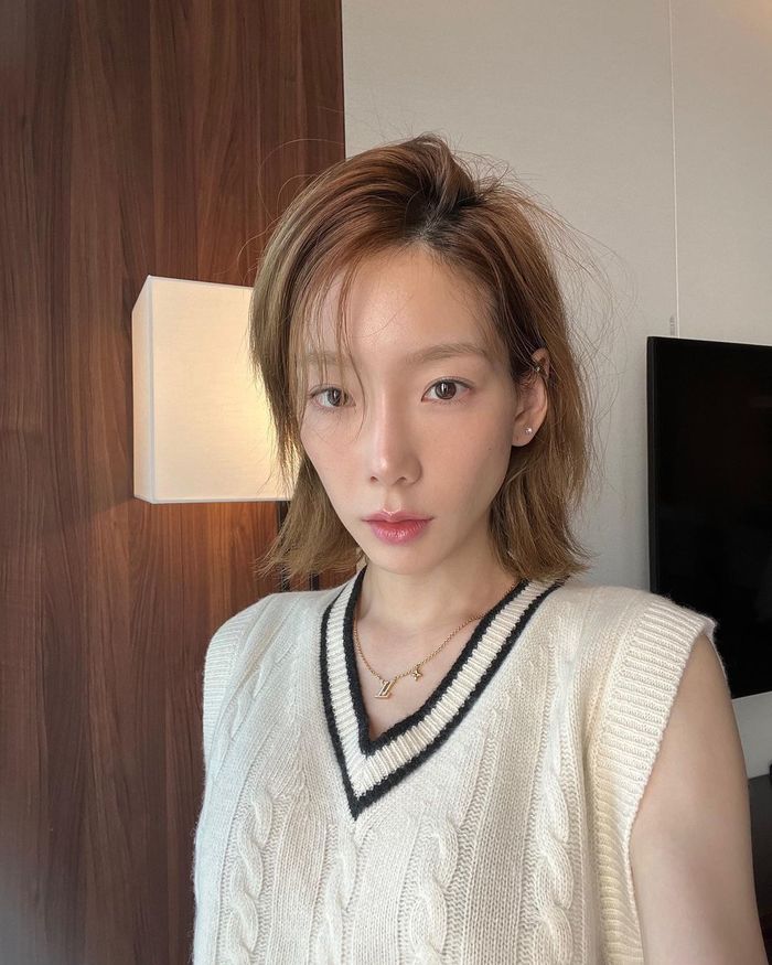 Idol Kpop tóc xơ xác, tiêu điều vì sử dụng hóa chất