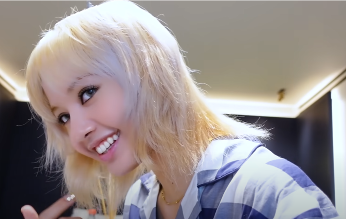 Idol Kpop tóc xơ xác, tiêu điều vì sử dụng hóa chất