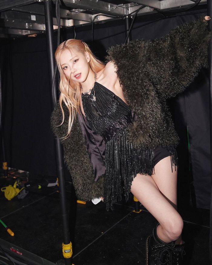 Idol là biểu tượng thời trang Kpop: Style Jennie khiến fan thích mê