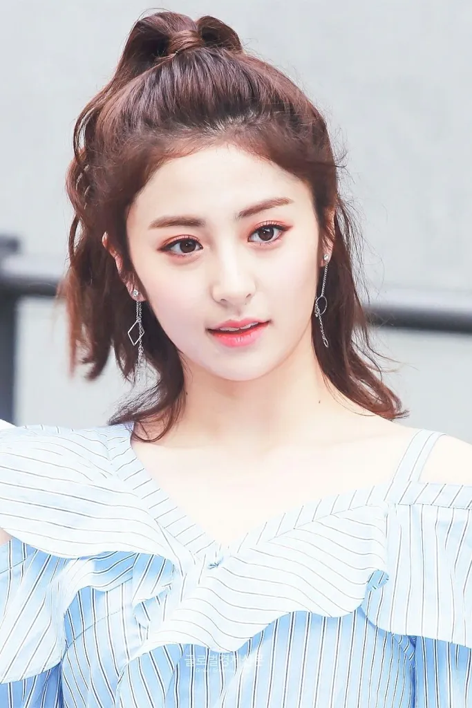 Idol mặt không cân xứng nhưng vẫn xinh ngất ngây: Jennie siêu hút