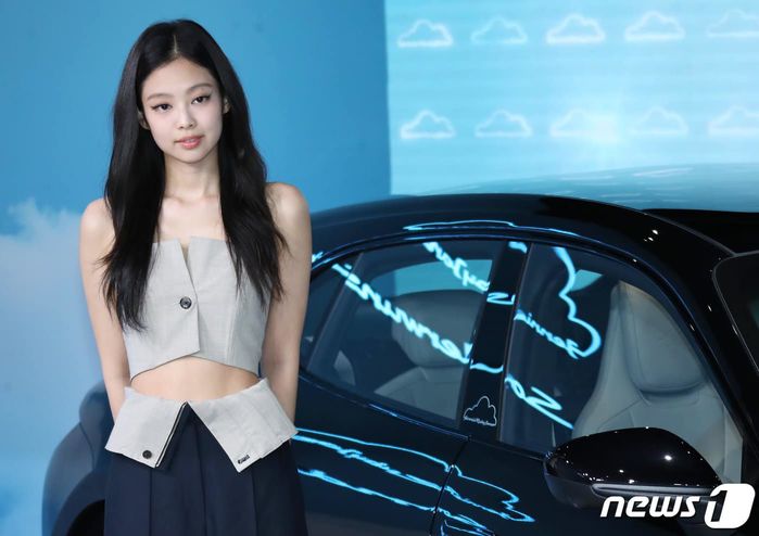 Jennie đa năng từ ca hát tới nấu ăn: Chỉ làm tóc là không biết