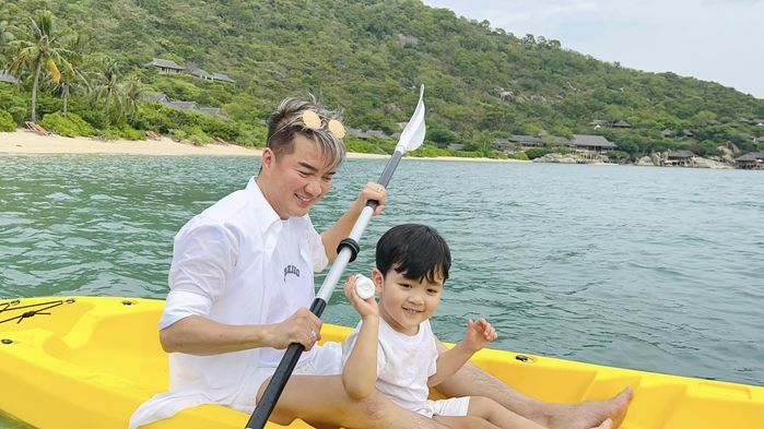 Khoảnh khắc làm ông bố bỉm sữa của Đàm Vĩnh Hưng, hết mình vì quý tử