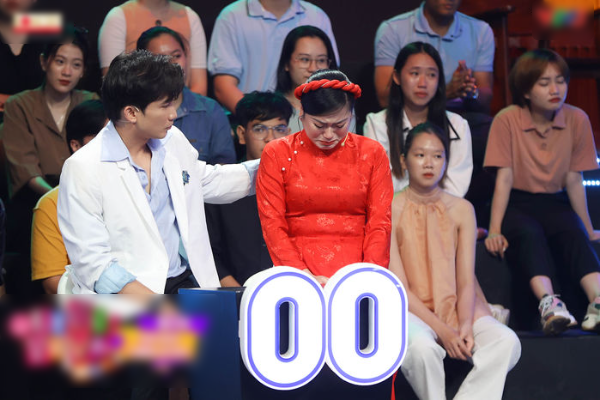 Dàn sao Việt bật khóc khi hình ảnh Phi Nhung xuất hiện trên sân khấu