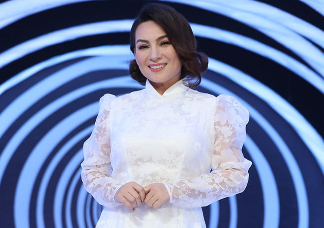 Dàn sao Việt bật khóc khi hình ảnh Phi Nhung xuất hiện trên sân khấu