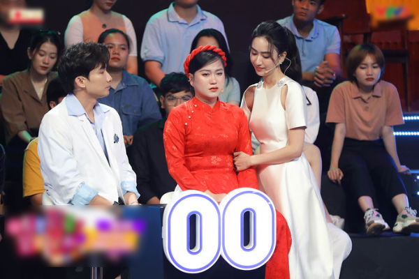 Dàn sao Việt bật khóc khi hình ảnh Phi Nhung xuất hiện trên sân khấu