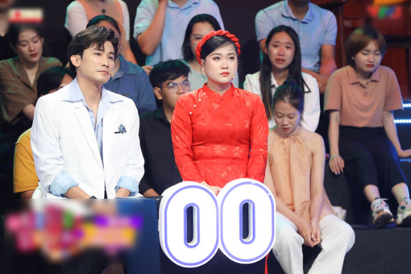 Dàn sao Việt bật khóc khi hình ảnh Phi Nhung xuất hiện trên sân khấu