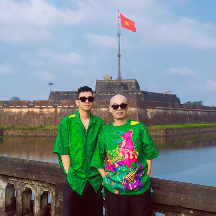 Hết phố cổ Hội An, Vũ Ngọc&Son tổ chức show diễn ở Bưu điện Sài Gòn