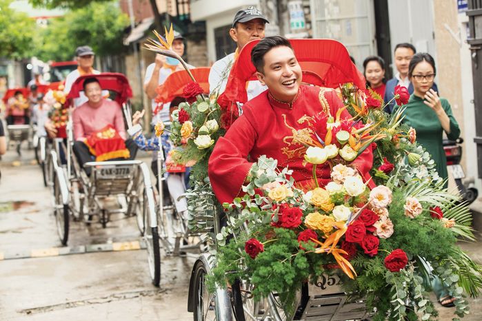 Lễ đón dâu đậm chất phong cách thập niên 70 của Liêu Hà Trinh 