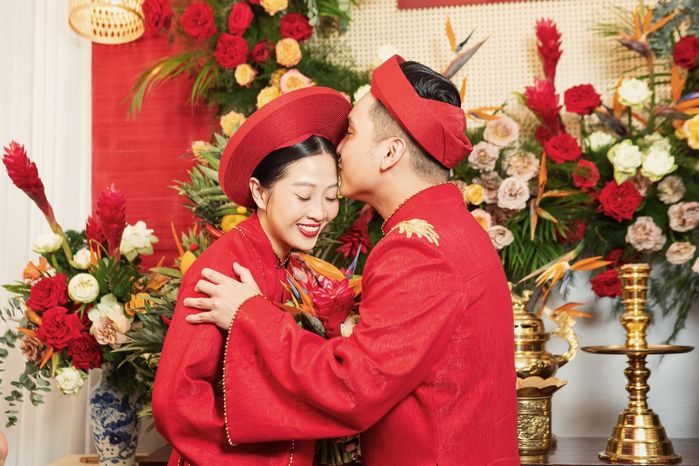 Lễ đón dâu đậm chất phong cách thập niên 70 của Liêu Hà Trinh 