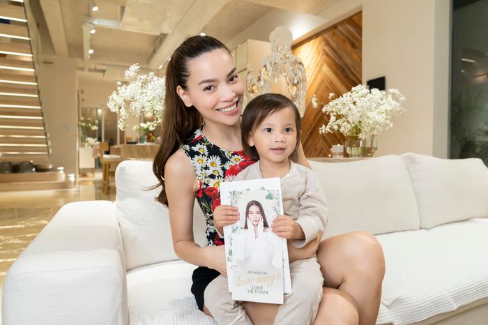 Lisa giúp Hồ Ngọc Hà bán vé đêm nhạc, Leon lại không hợp tác
